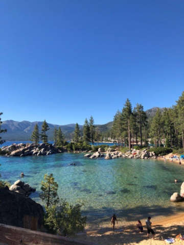 Das glasklare Wasser des Lake Tahoe.